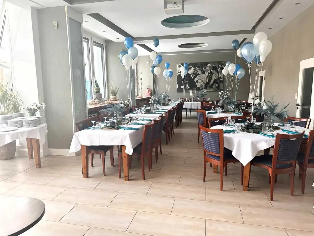 Tischdeko Ostsee-Blau in der Eventlocation Rostock – Bild 2