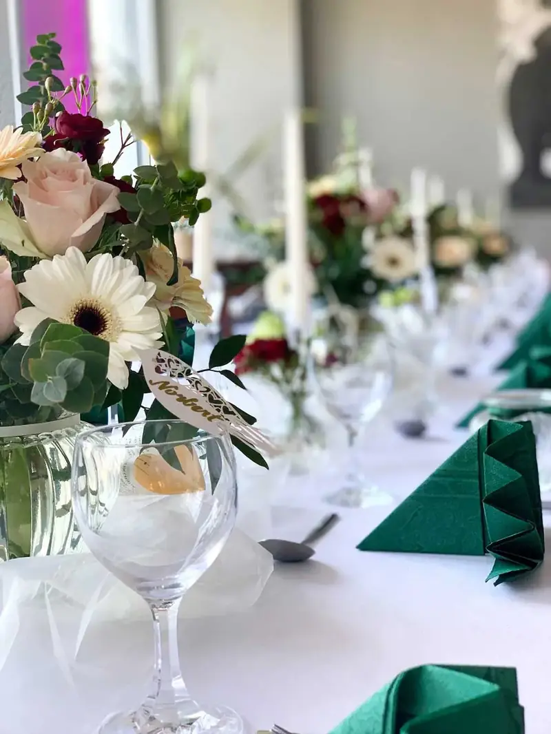Blumen am Tisch – Eventlocation Rostock